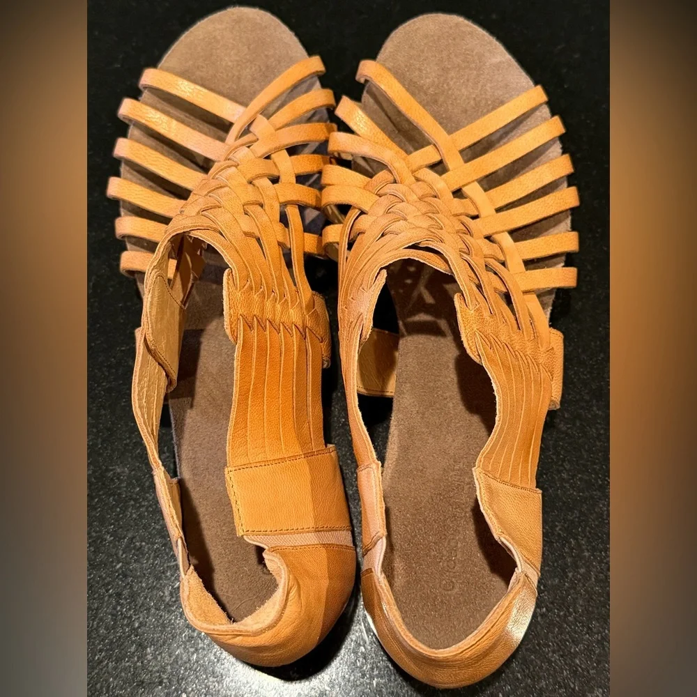 Chocolat Blu Vivienne Sandals, Size 11 - Picture 5 of 13